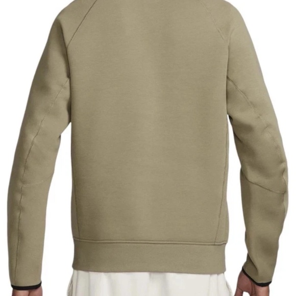 NWT Nike Sportswear Tech Fleece 1/2-Zip Sweatshirt - Picture 2 of 4